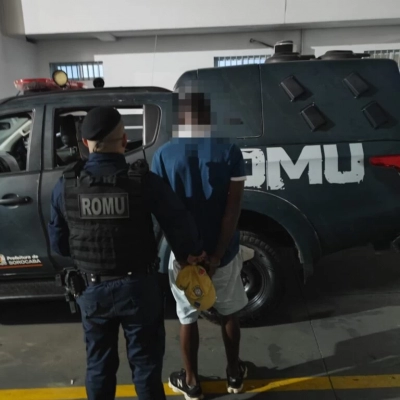 GCM prende homem por tráfico e recolhe 445 porções de drogas no Jardim Santa Bárbara