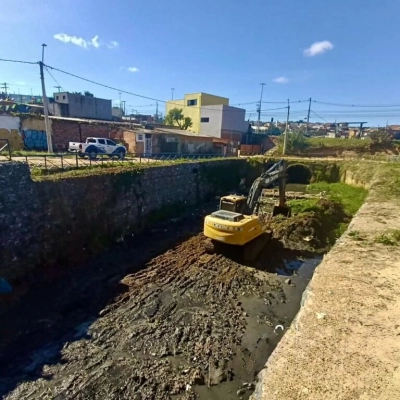 Saae/Sorocaba realiza manutenção de córrego no Jardim Aeroporto