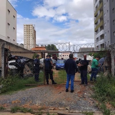 Operação Ferro-Velho interdita estabelecimento irregular nesta quarta-feira (21) no Jd. Nogueira