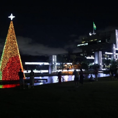 Abertura do “Natal Iluminado 2025” no Paço Municipal reúne mais de 5 mil pessoas