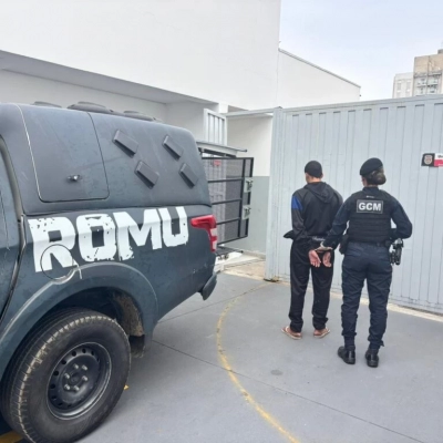 GCM prende suspeito por tráfico e recolhe 383 porções de drogas no Jardim Zulmira