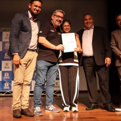 Mais 158 famílias de 26 bairros de Sorocaba são contempladas pela regularização fundiária