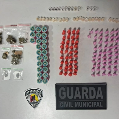 GCM apreende 181 poções de drogas perto de escola no Parque São Bento
