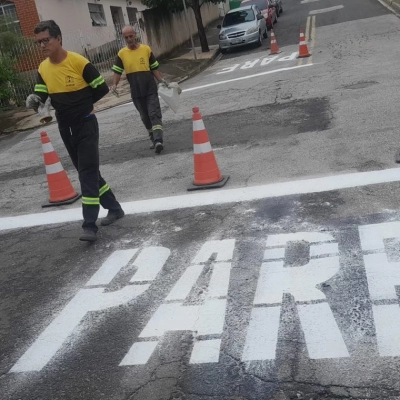 Semob implanta “mão única” de tráfego em trechos de três vias no Jardim Matilde