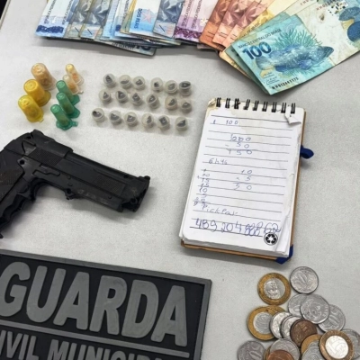 Adolescente com drogas e réplica de pistola é detido pela GCM no Jardim Ipiranga