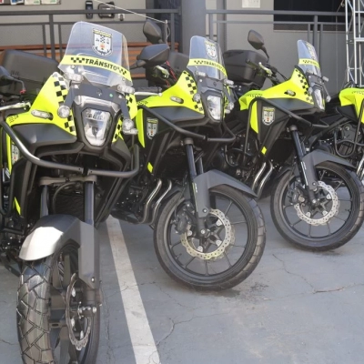 Prefeitura entrega motos e equipamentos para agentes de trânsito da Semob