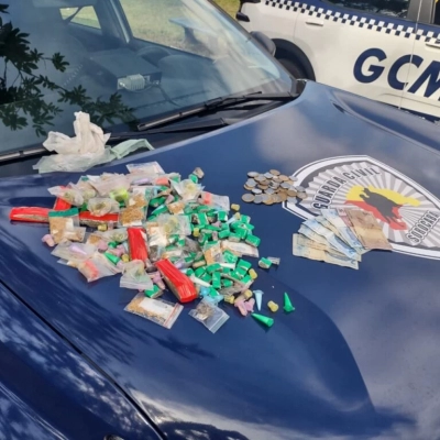 GCM apreende 230 porções de drogas com adolescentes no Jardim Santa Catarina