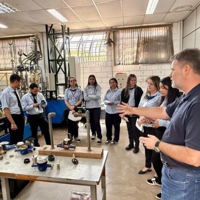 Saae/Sorocaba capacita atendentes das Casas do Cidadão Zeladoria sobre funcionamento de hidrômetros