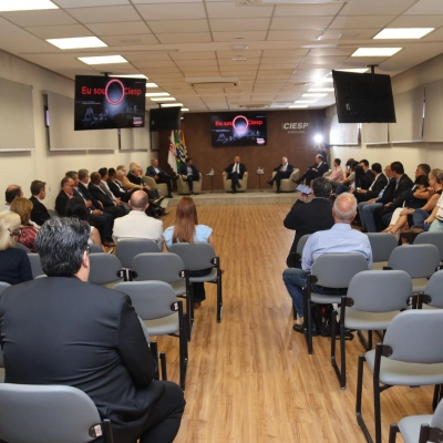 Prefeitura apresenta site “Vendendo para o Mundo” durante reunião do Ciesp