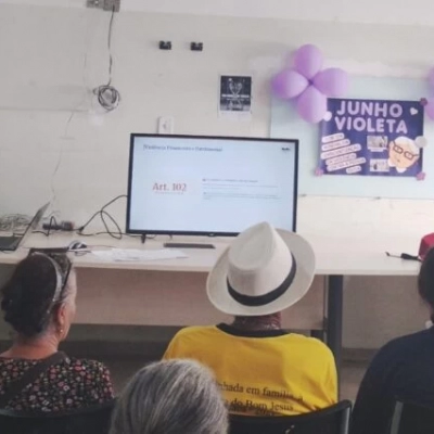 Palestra no Cras Cajuru trata sobre violência patrimonial contra a pessoa idosa