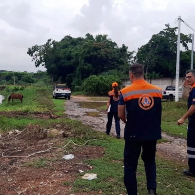 Defesa Civil visita e orienta moradores de áreas afetadas pela chuva do último sábado (7)