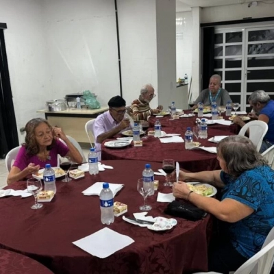 Moradores da Vila Dignidade de Sorocaba celebram Páscoa com jantar especial