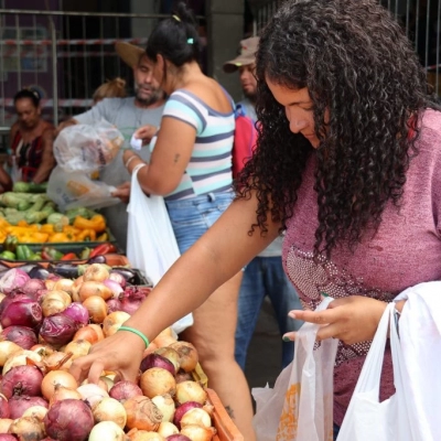 Secretaria da Mulher realiza a primeira edição do ano do “Mercado Solidário” com a oferta de outros serviços para o público beneficiado