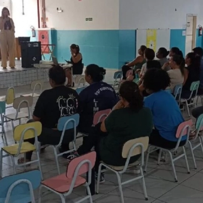 Secretaria da Mulher realiza reunião do projeto “Caminhos para o Futuro” com pais e educadores do CEI 90