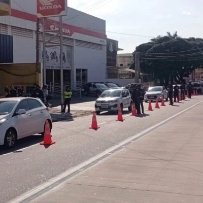 Operação de fiscalização de trânsito aborda 382 veículos na Zona Norte