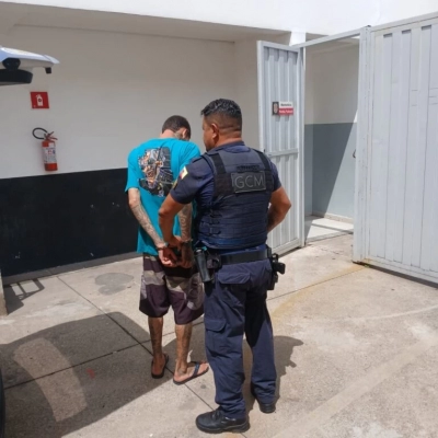 GCM prende suspeito por tráfico de drogas em Brigadeiro Tobias no início da tarde de quinta-feira (19)