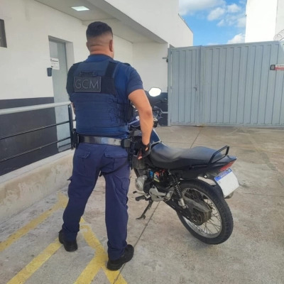 GCM recupera motocicleta furtada e com placa adulterada em Brigadeiro Tobias