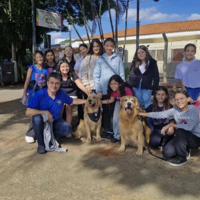 Equipe do Canil da GCM realiza ação social em escola de Sorocaba
