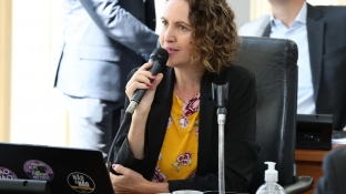 Fernanda Garcia ouve conselheiras tutelares e equipe da UPH Zona Oeste durante visitas da Comissão Especial