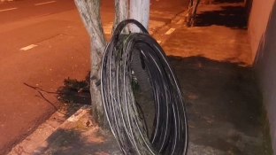 PM prende trio por furto de fios que deixou três quarteirões sem telefonia em Iperó