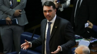 Defesa de Flávio Bolsonaro tentou levar caso Dark Horse a Mendonça