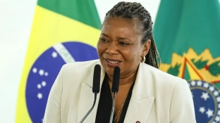 Ministra da Cultura defende investimento em arte e educação