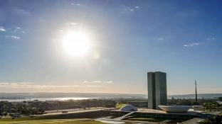 Congresso vota nesta semana fim da escala 6x1 e "taxa das blusinhas"
