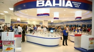 Justiça suspende demissões em massa de trabalhadores das Casas Bahia