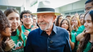 "Quem tinha que aumentar a taxa seríamos nós", diz Lula sobre EUA