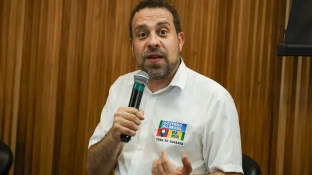 “É banditismo”, diz Boulos sobre aumento de diesel nos postos