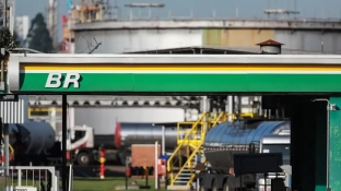 Petrobras aumenta diesel, mas subsídio mantém valor final; entenda