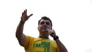 Aliado de Trump diz que Flávio Bolsonaro chegou aos EUA