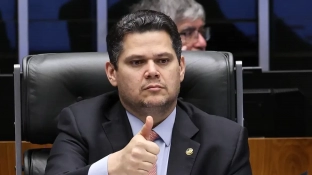 Alcolumbre sugere “melhorar” 6x1 e quer passar PEC por comissões