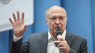 Alckmin diz que Milei presta desserviço à Argentina