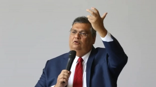 Dino bloqueia R$ 119 milhões de Valdemar por suspeitas em emendas