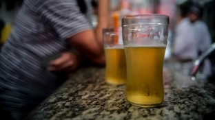 Álcool e cigarro podem causar cegueira, alertam especialistas