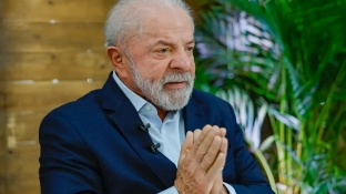 Lula pede mobilização contra "indústria de contar mentiras"