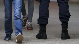 Alunos de escola no DF são “punidos” com flexão e PMs são afastados