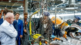 Lula diz que aumento do preço dos combustíveis é injustificável