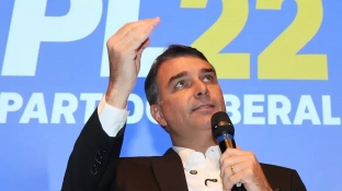Filho mais velho de Bolsonaro, Flávio disputa a Presidência pelo PL