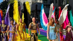 Parada do Orgulho LGBT+ leva cores e vibração à Avenida Paulista
