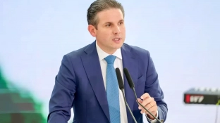 Fim da Escala 6x1 pode ser votado em maio, diz presidente da Câmara