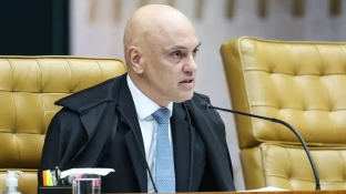 Moraes determina emissão de mandado de prisão contra Eduardo Bolsonaro