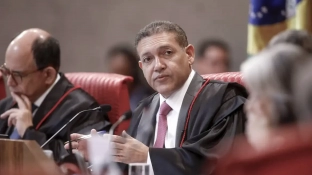 Nunes Marques vai relatar ação de Bolsonaro para anular pena
