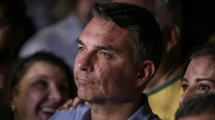 Mendonça multa Flávio por impulsionar post negativo contra Lula