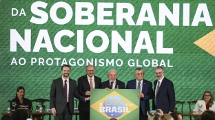 "Brasil não abaixa a cabeça", diz Durigan ao defender soberania e Pix