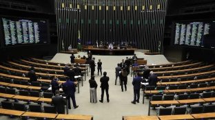 Minirreforma eleitoral limita e parcela multa a partidos políticos