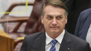 Exército entrega armas de Bolsonaro à PF e informa falta de duas