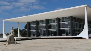 Defesa pede autorização do STF para que Bolsonaro possa operar ombro