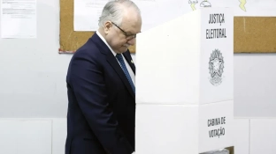 Vontade das urnas precisa ser respeitada, afirma Fachin após votar